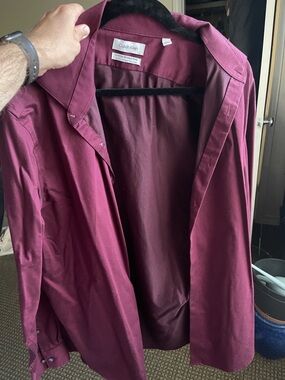 Calvin Klein Men's Button-Up Shirt - Burgundy Plum